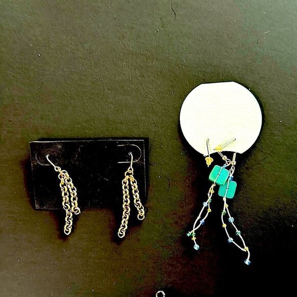 Vintage Jewelry lot 11 pieces- 4 necklaces-2 earrings-2 pins 3 bracelets fab - Picture 7 of 11